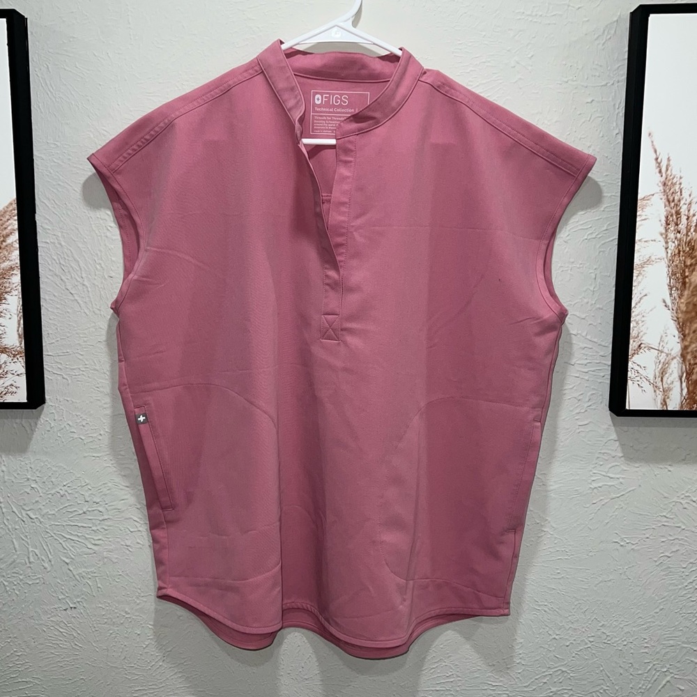Figs Women's Sleeveless Scrub Top in Dusty Rose